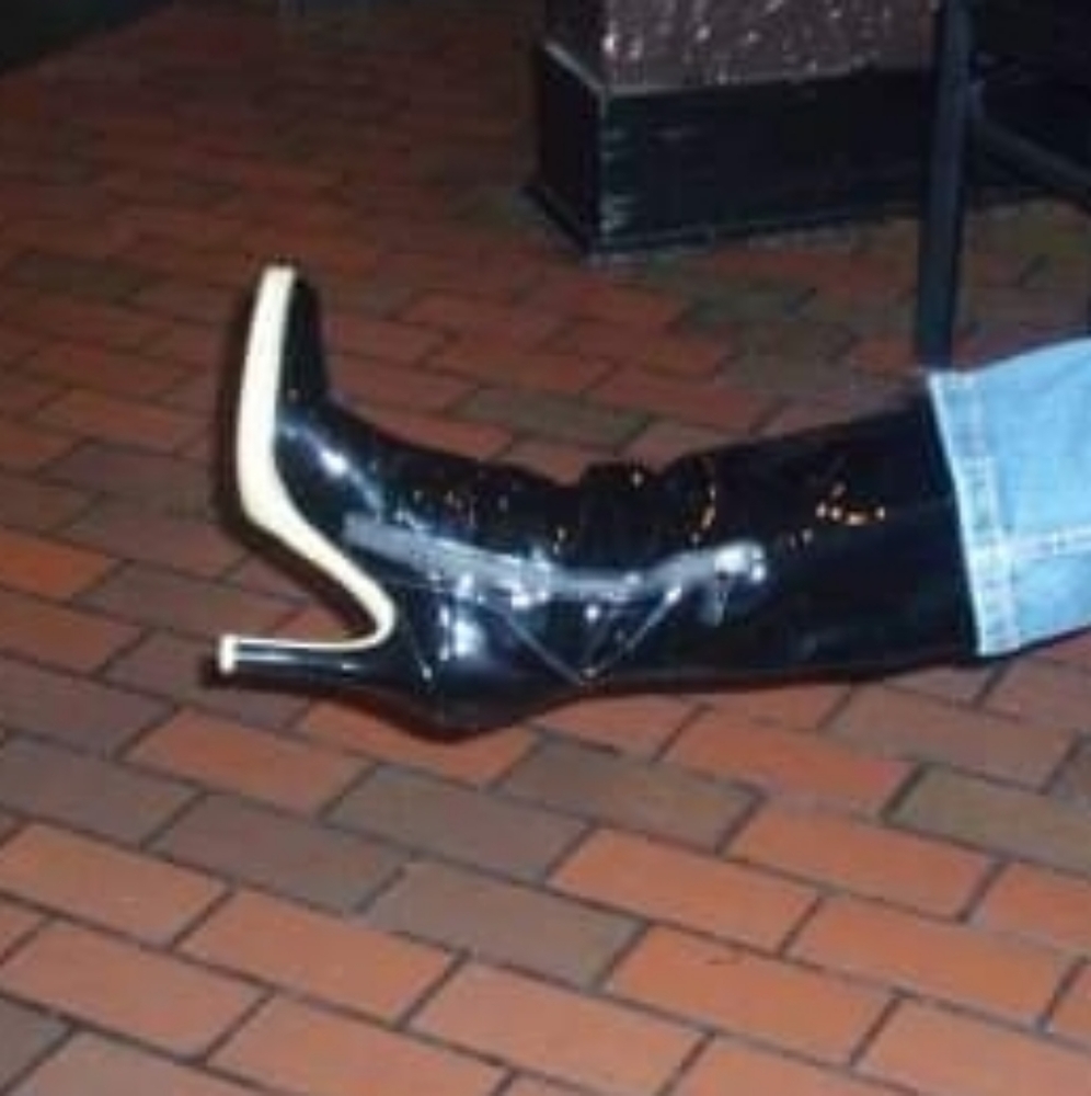 AUTHENTIC GUCCI Black patent leather boots